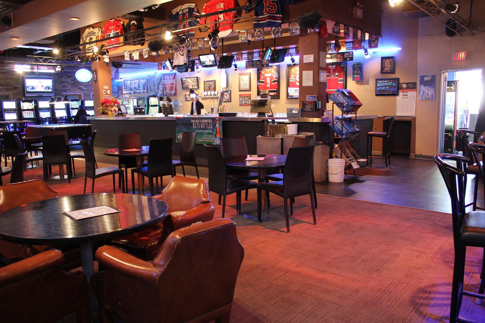 Boogies Diner and Sport Lounge_0001