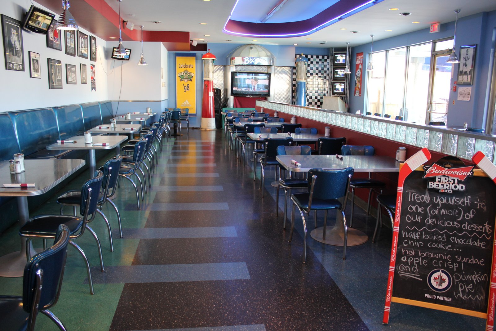 Boogies Diner and Sport Lounge_0004