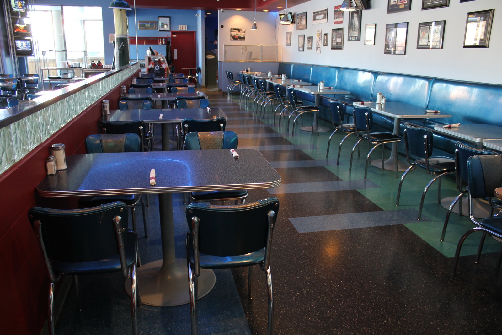 Boogies Diner and Sport Lounge_0006