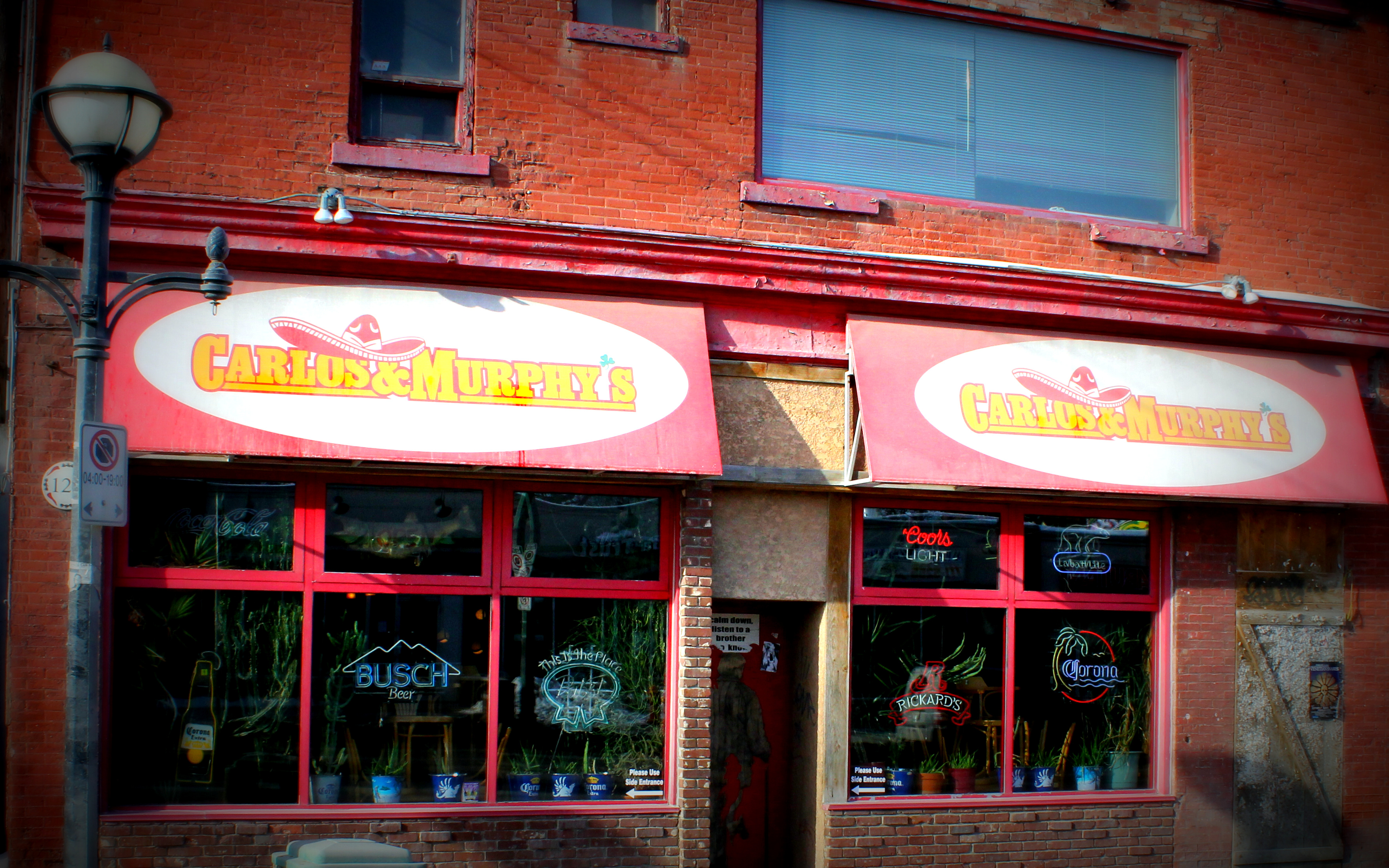 Carlos-&-Murphy's-0001
