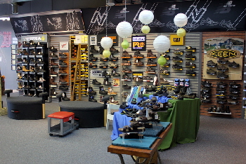 06-Canadian Footwear Regent