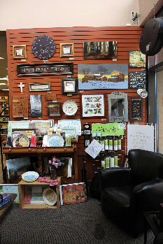 09-HULL'S Family Bookstores